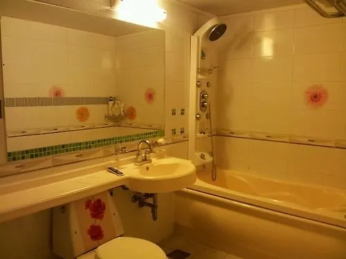 With Hotel Inchon 2*,